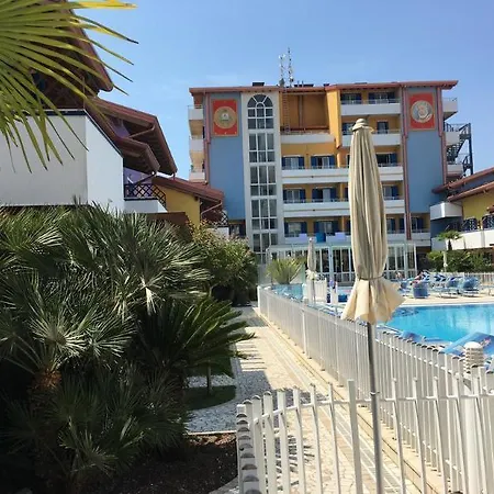 Курортный комплекс Villaggio Hemingway 3*