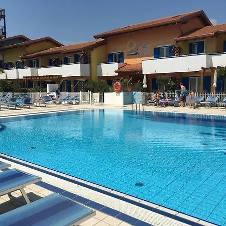 리조트 Villaggio Hemingway 카오를레
